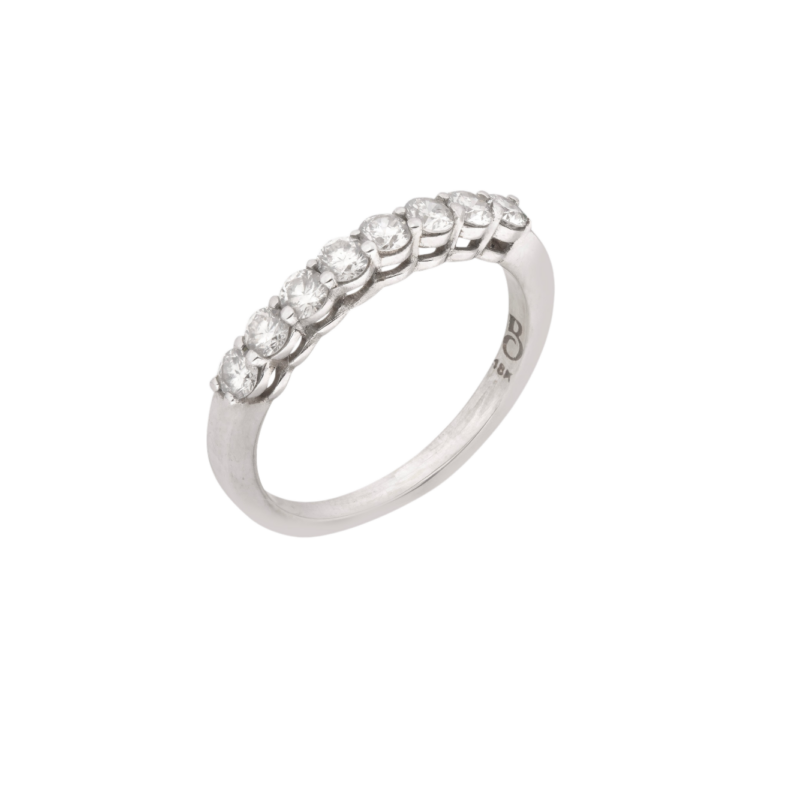 MEIA ALIANÇA EM OURO BRANCO COM DIAMANTES (0,56cts)