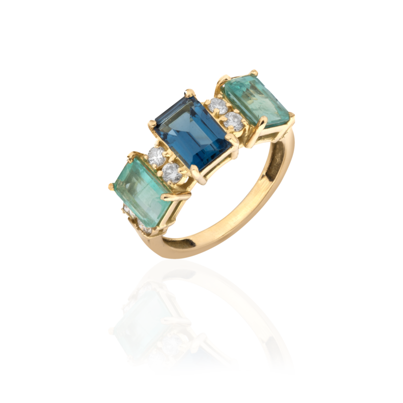 ANEL EM OURO 18K COM ESMERALDA, TOPÁZIO LONDON E DIAMANTES